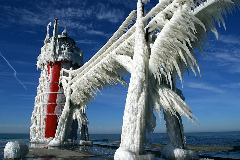 Illustration for article titled These alien-looking ice sculptures formed all on their own